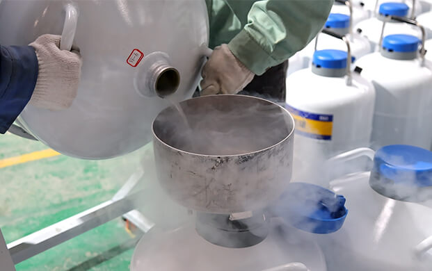 液氮罐內(nèi)液氮裝多少合適？